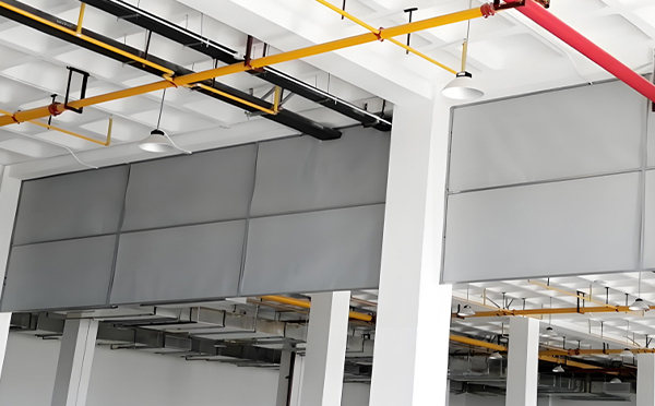 商场防烟分区常闭节点：安塞挡烟垂壁高度与控制器接线图解